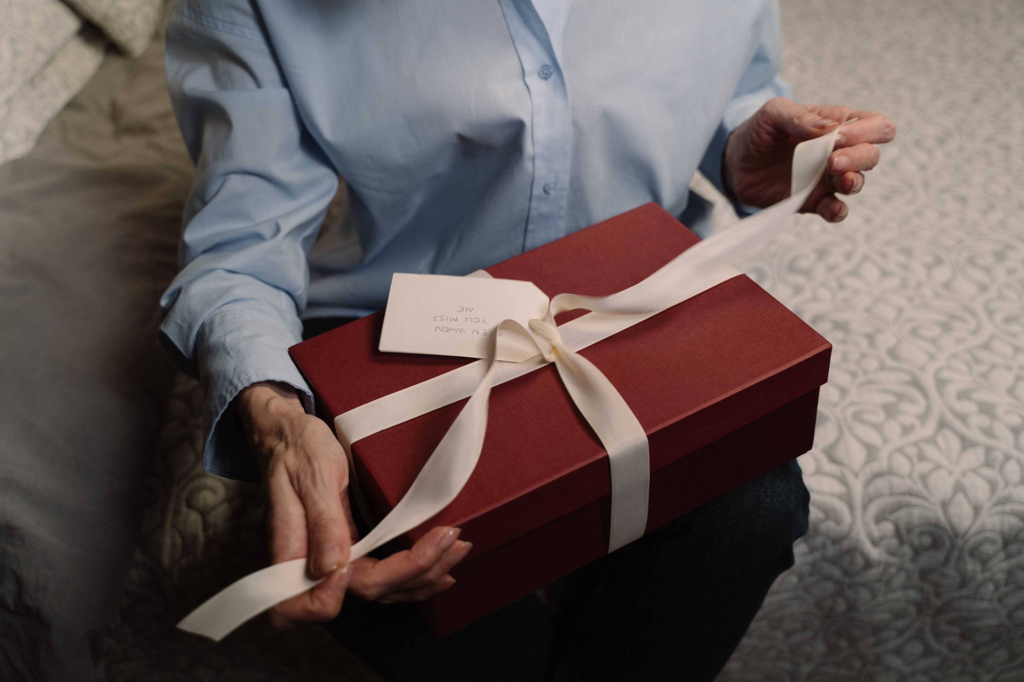 Answered: Best Farewell gifts for collogue or coworker -pickmeagift