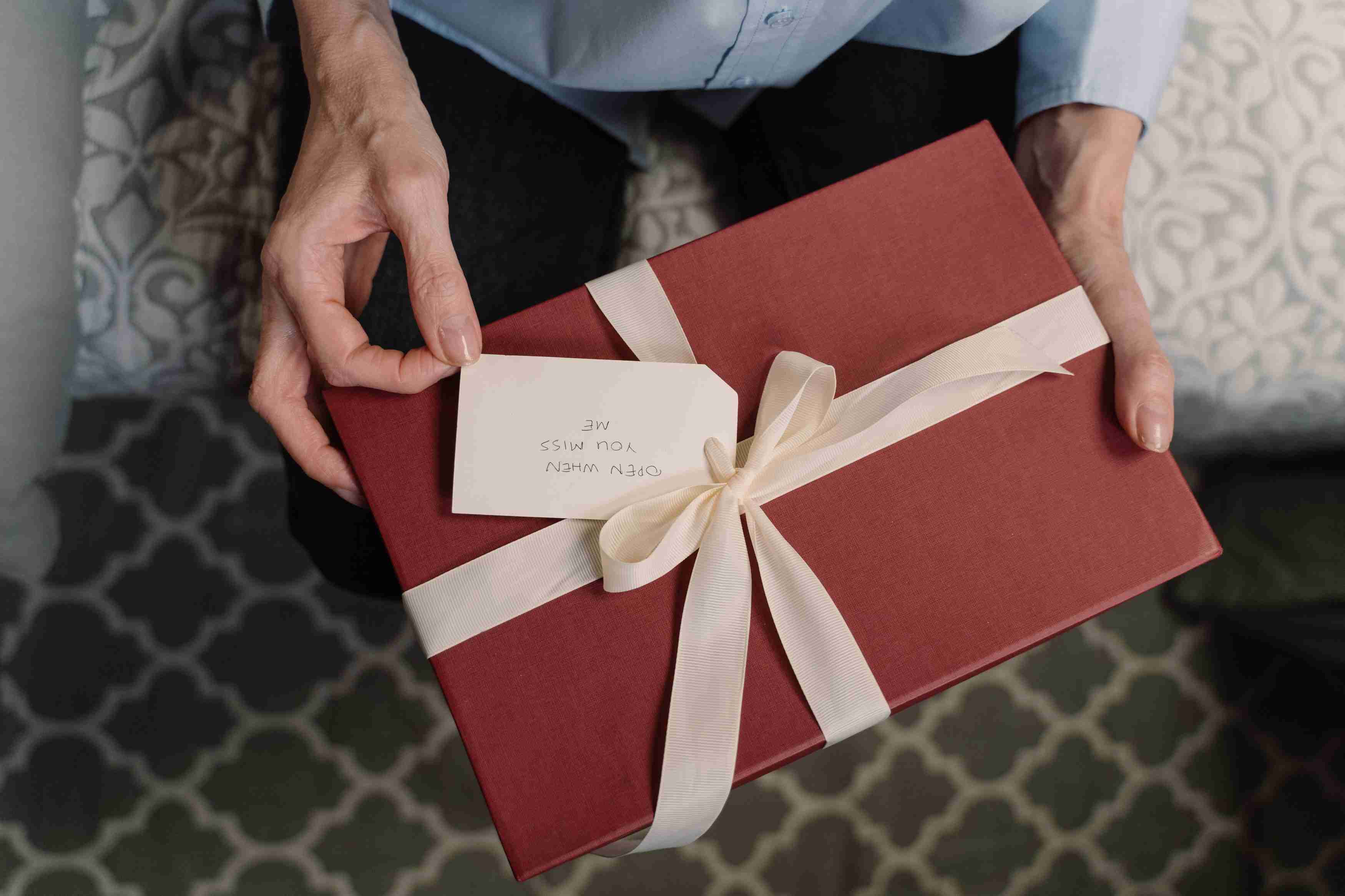 Hadiah akan selalu menjadi spesial, dan kejutan gift box membuatnya semakin spesial