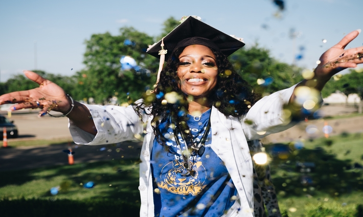 Graduation is a special day that worth celebrating, especially when it’s your best friend’s