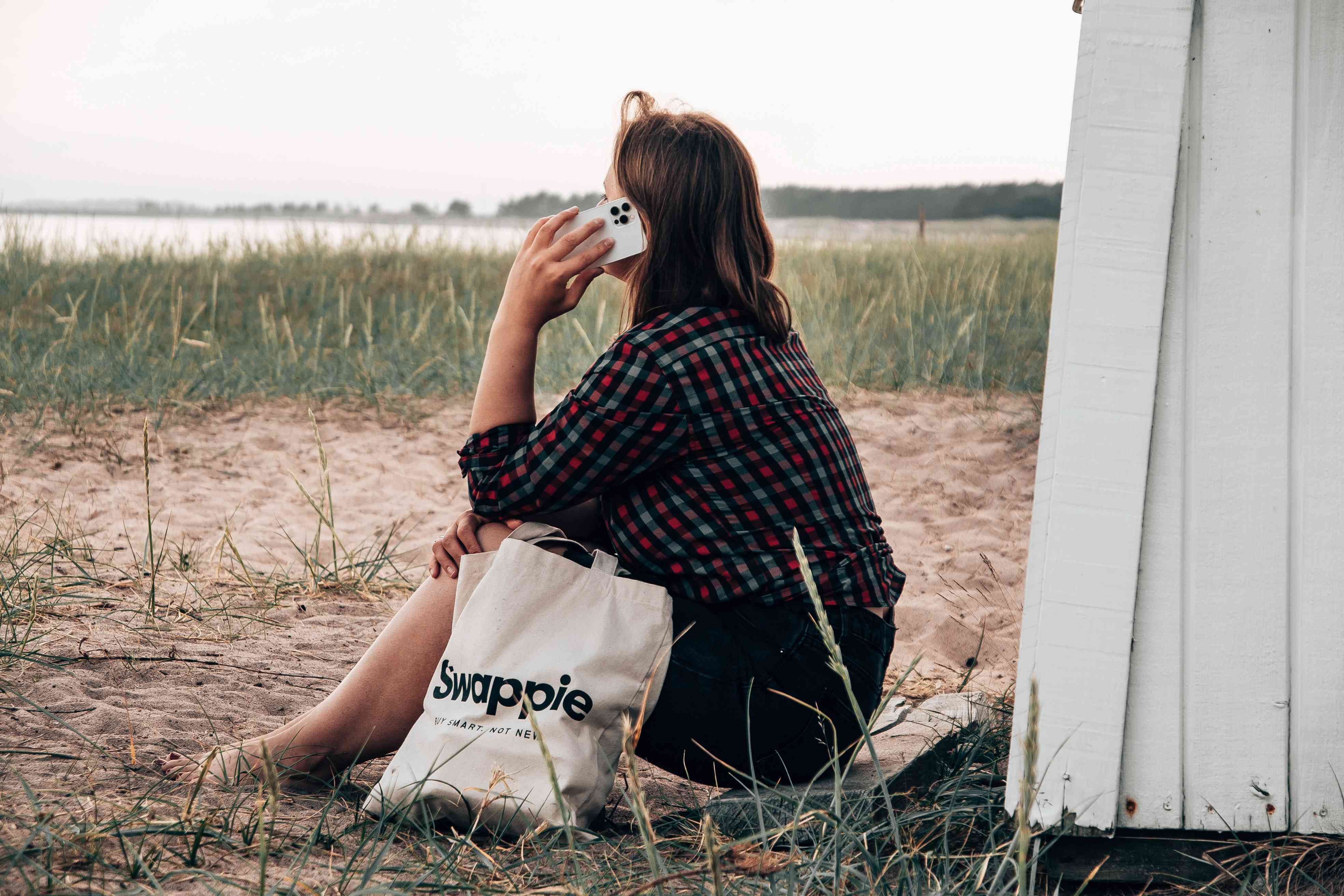 Tote Bags with company brands can be an option as merchandise for daily use